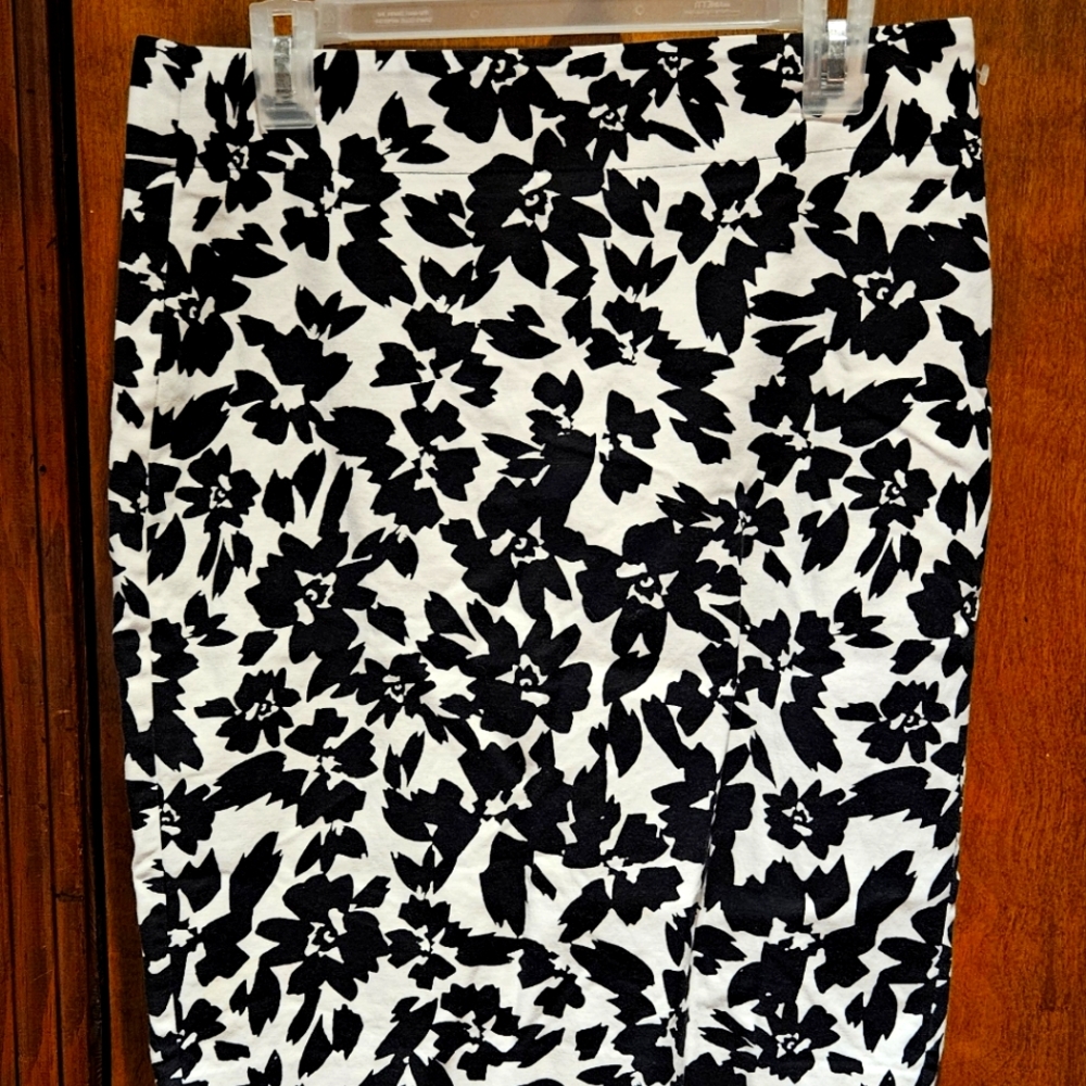 Ann Taylor Loft Womans Sz 6 Straight Pencil Skirt Black White Floral Zip